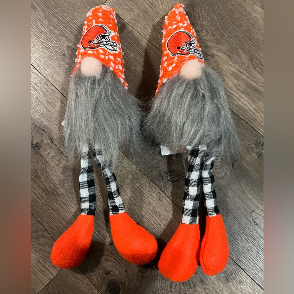 2 Shelf Sitting Gnomes Cleveland Browns New